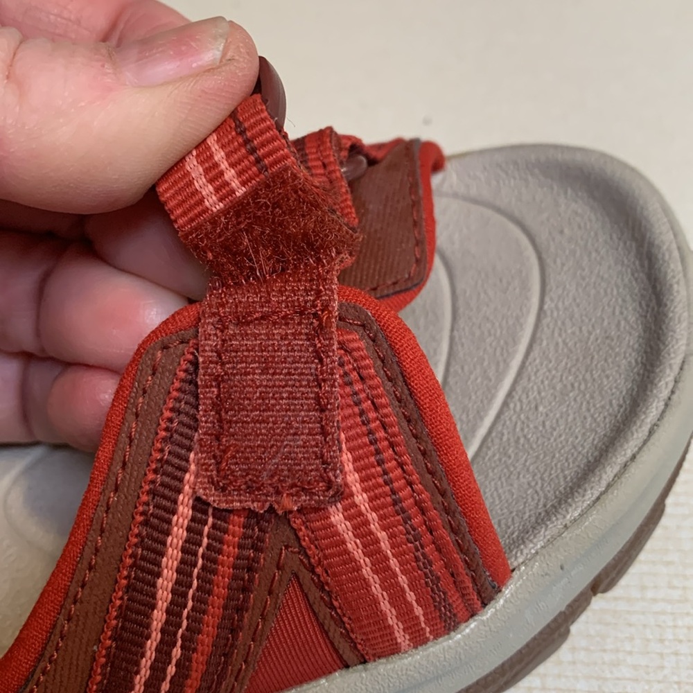 Keen Women’s Red Sandals NWOT - Picture 7 of 10
